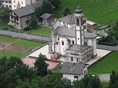 72 Zoom sulla chiesa di Bueggio